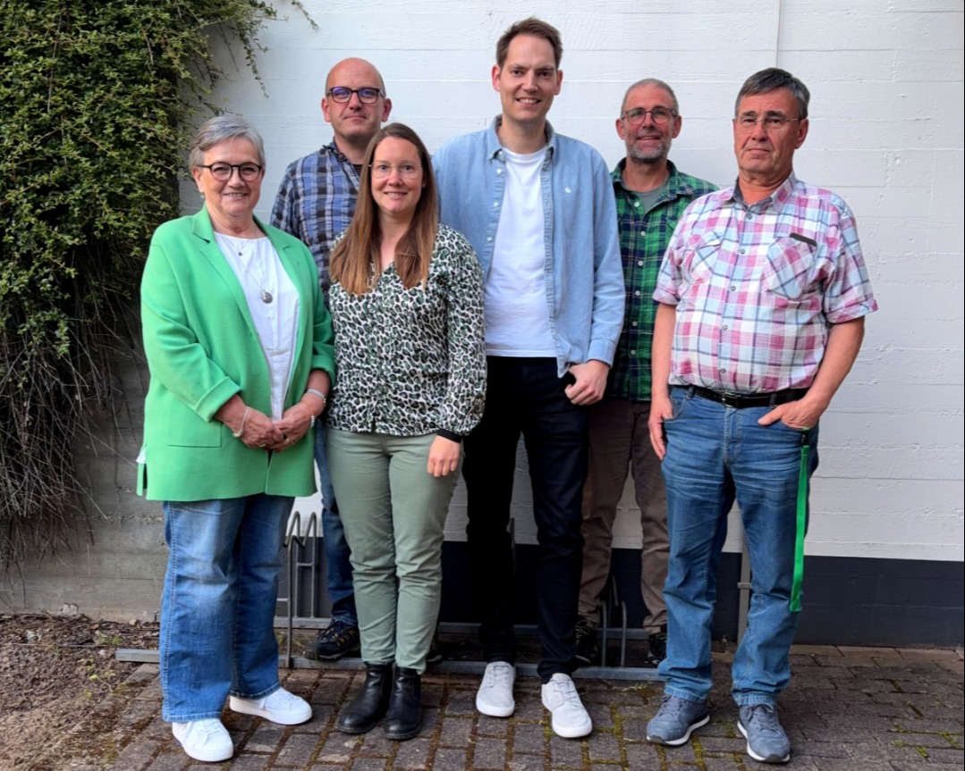 Teilnehmer der CDU Mitgliederversammlung zusammen mit Sören Waßmuth. 